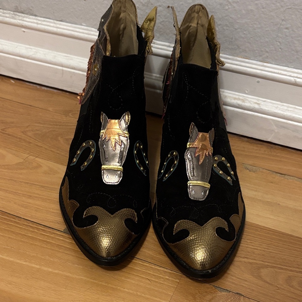 RARE • VINTAGE • ZALO • Western Booties •